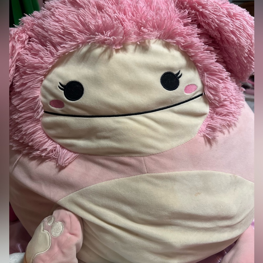JUMBO squishmellow